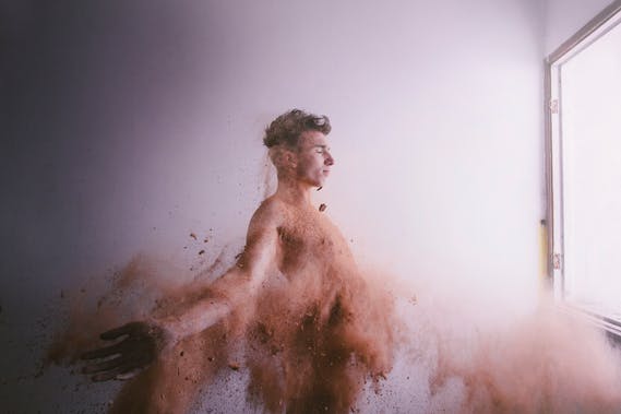 Mann anal Orgasmus  - Abbildung eines Mannes der zu Sand wird