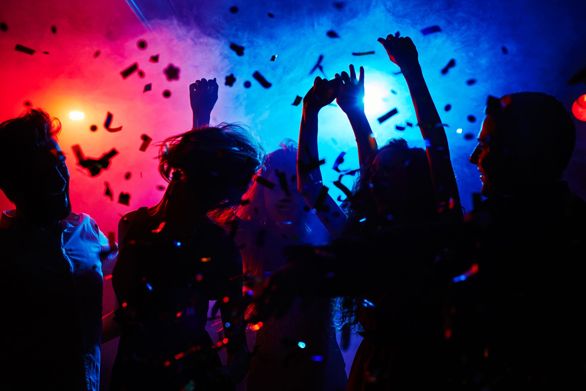 Menschen feiern auf einer Party