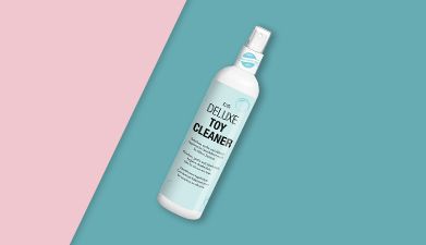 EIS Deluxe Toy Cleaner auf petrol-rosa geteiltem Hintergrund