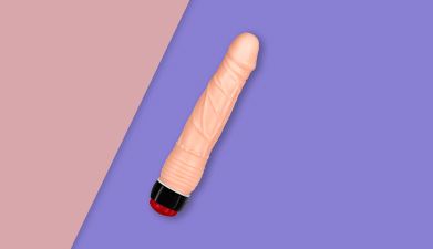 Stufenloser Vibrator mit Aderung von EIS vor rosa-lilianem Hintergund