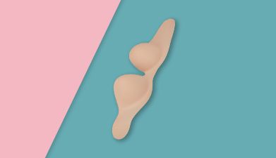 Sexy Shapewear 'Gala Bra' von Bye Bra vor türkis-rosanem Hintergrund