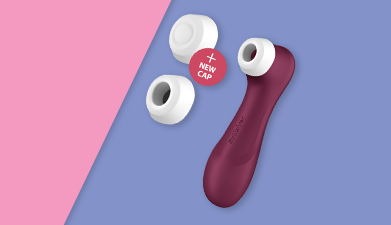 Bordeaux Satisfyer Pro 2 Generation 3 auf rosa-blau geteiltem Hintergrund