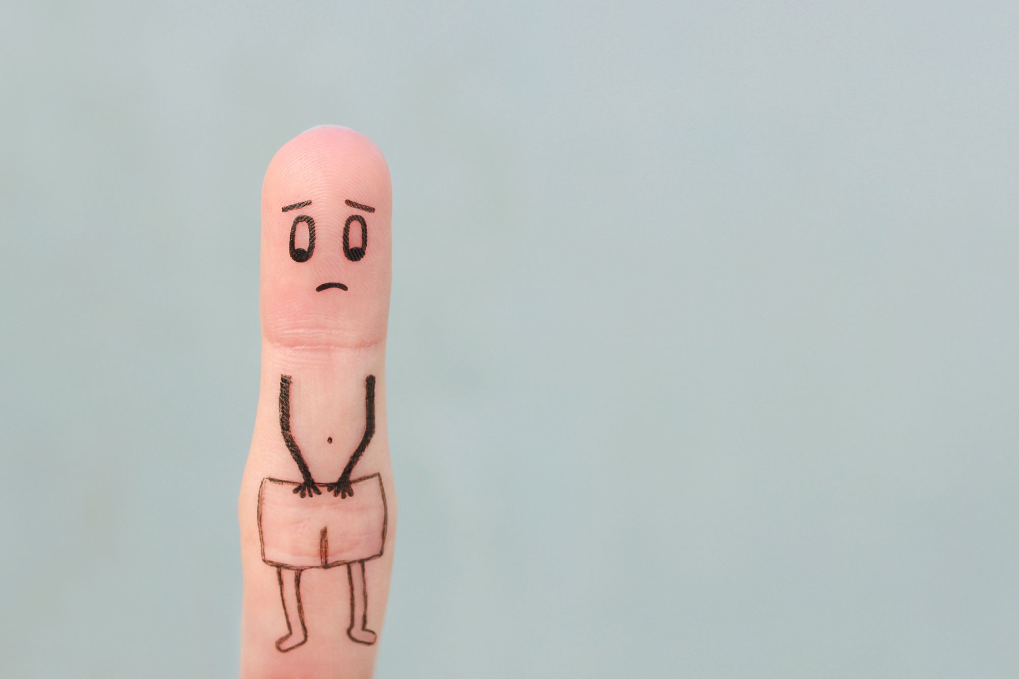 Zeigefinger, auf den ein trauriges Männchen gezeichnet ist