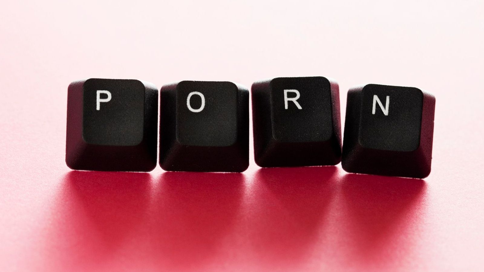 Tasten einer Tastatur, die das Wort "Porn" bilden