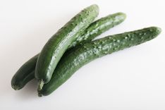 3 Oberkörper von nackten Männern