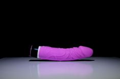 Lila G-Punkt Vibrator mit Aderung und Eichel